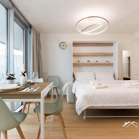 Waterfront Lux| Studio|a/c|parking|gym|wifi By Tilo * Cenova
